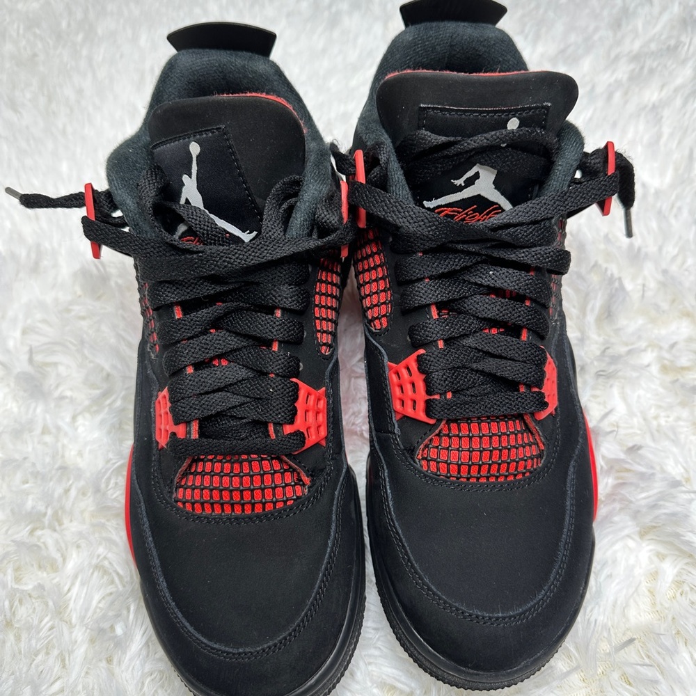 Jordan 4 Red Thunder size 9 Pre Own 8/10 Condition